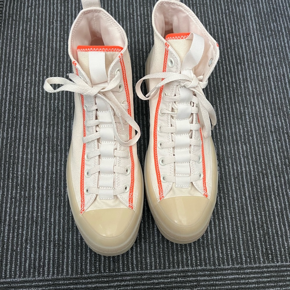 Men’s Size 11 Converse All Star High-Tops in Cream and Orange